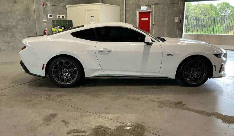 
								2024 Ford Mustang full									